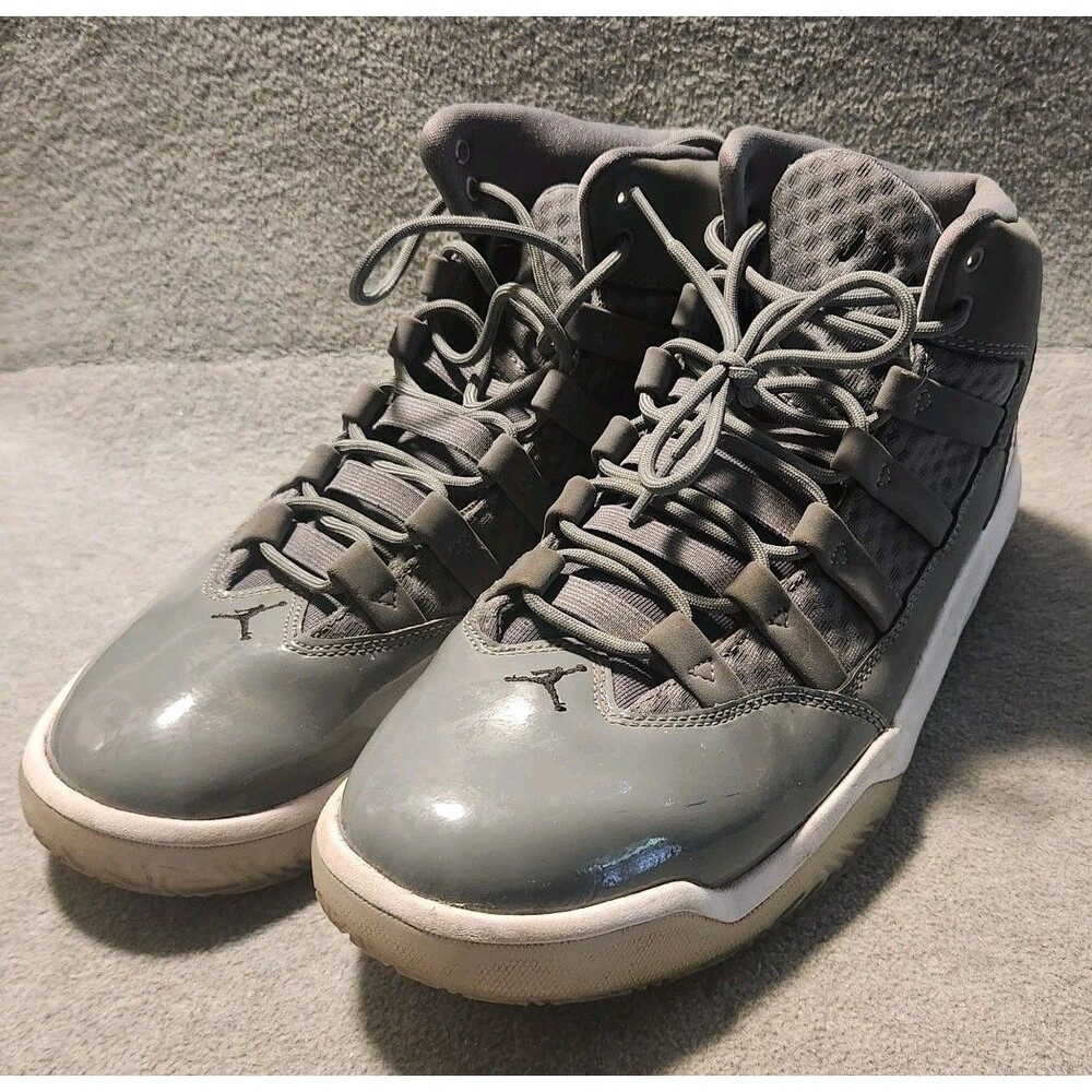 Nike Air Jordan Max Aura Size 10 AQ9084-010 Cool Grey Basketball Shoes Mens